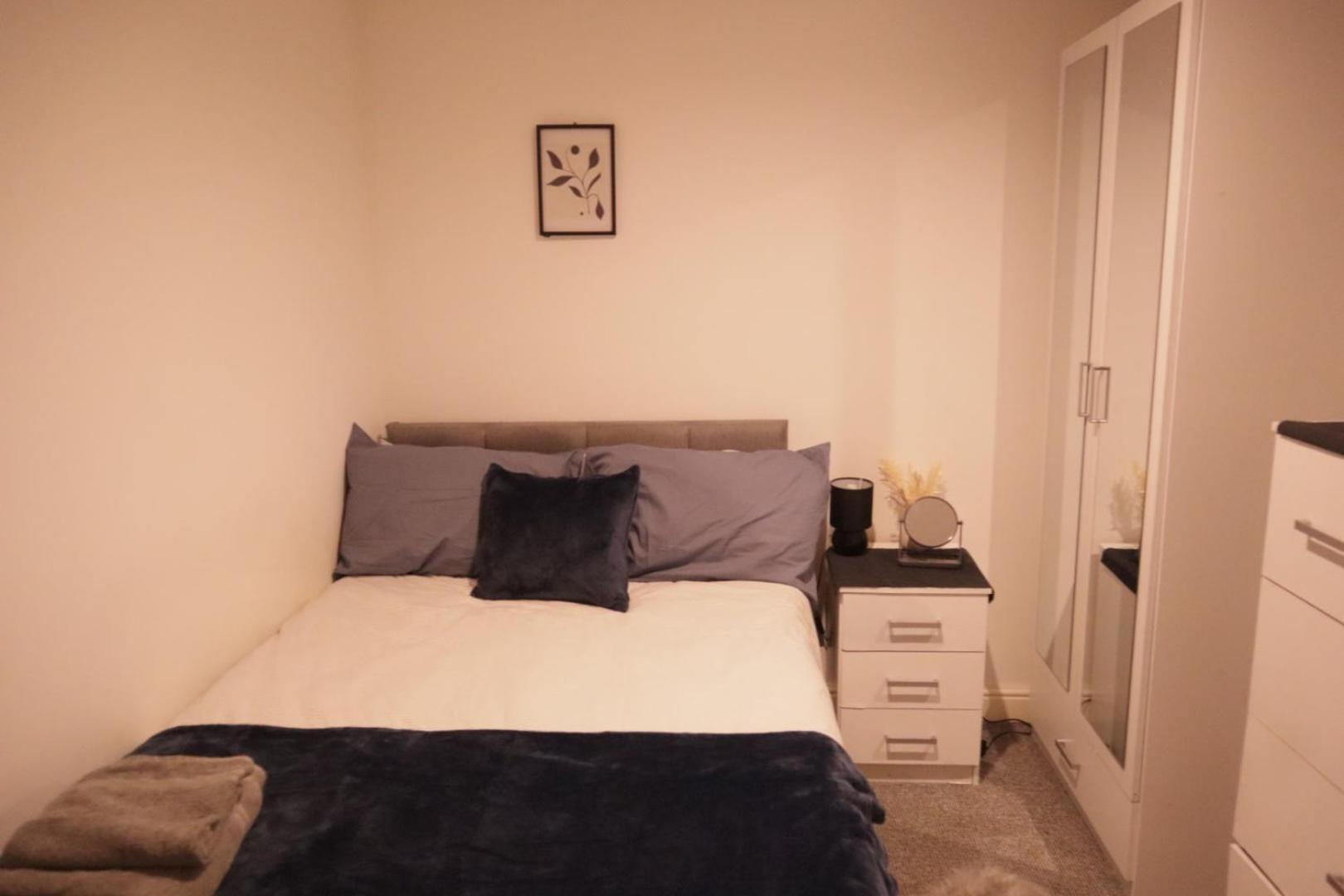 Centre - Modern *