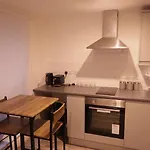 City Centre - Modern Apartment